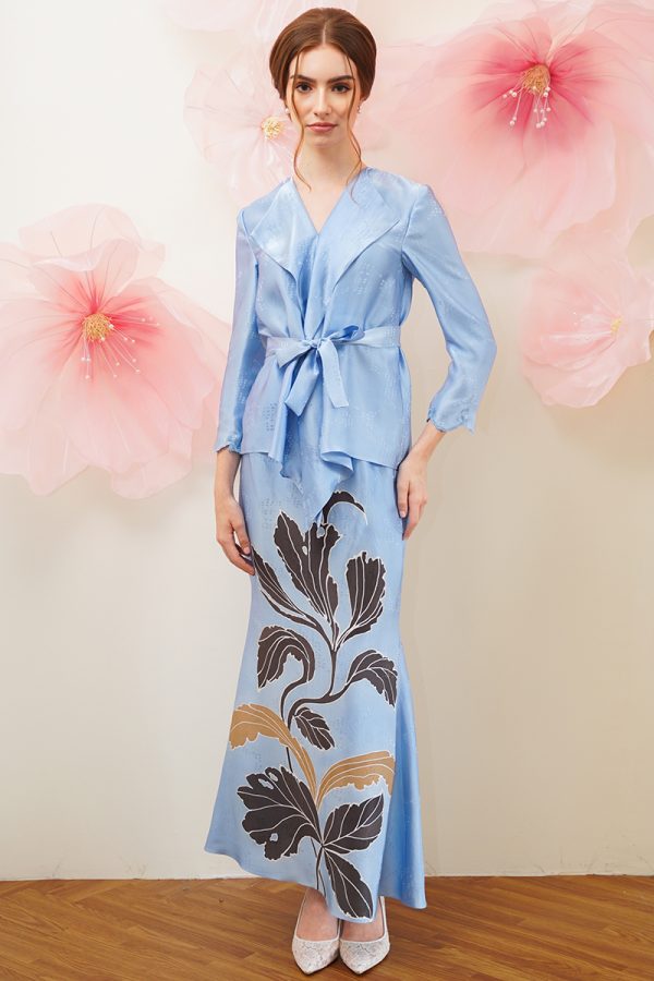 BLUE KEBAYA WITH ABSTRACT EXTRACT PATTERN