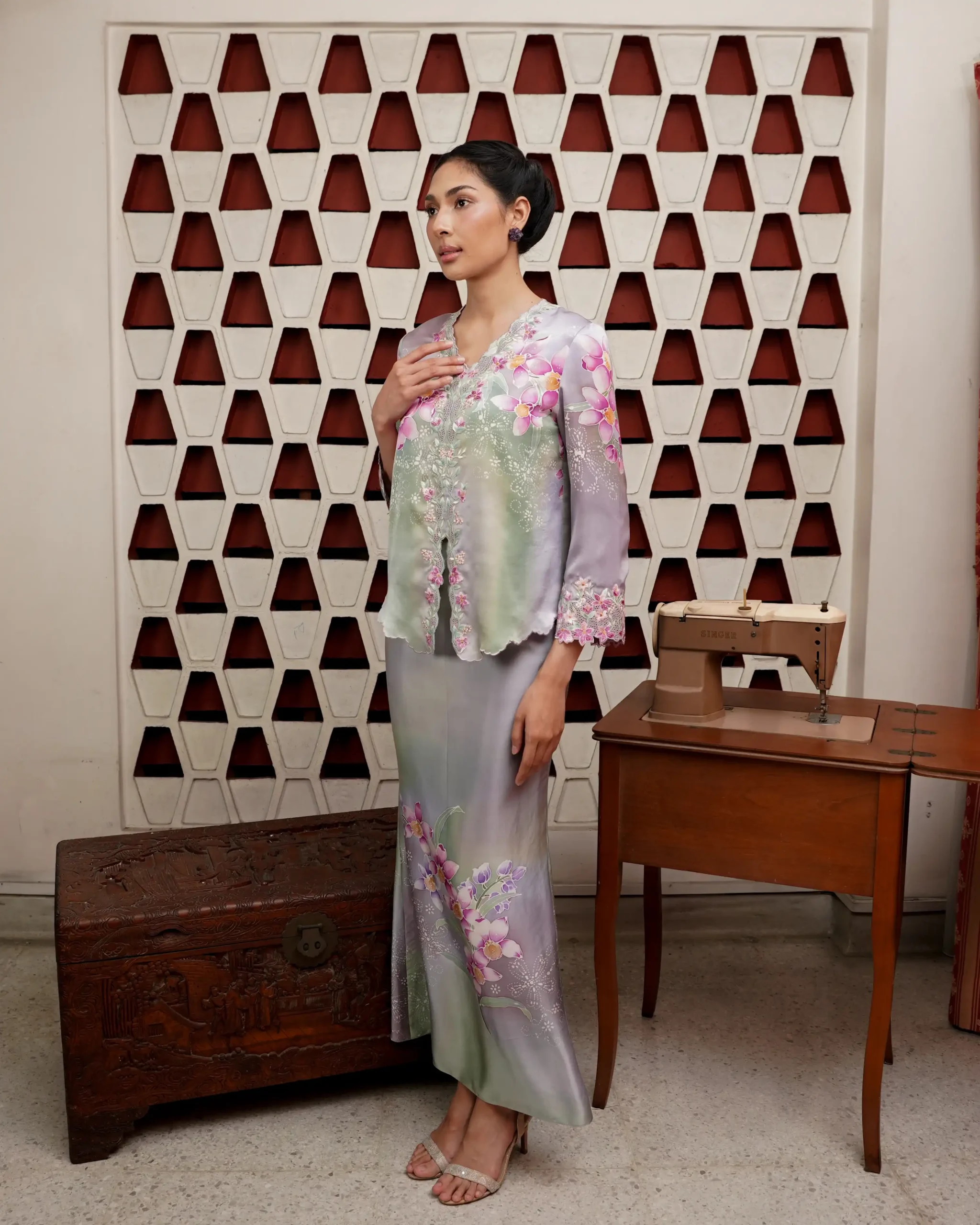 Batik Kebaya Orchid Moderns - Image 2